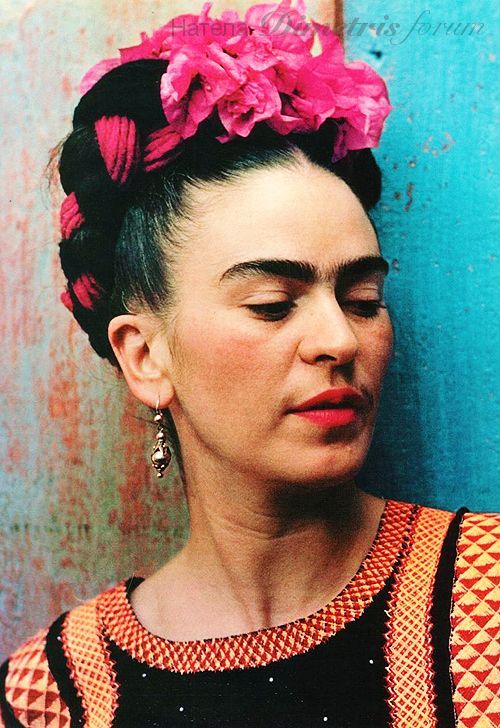 frida-kahlo-1939-photo-by-nickolas-muray-1355369787_b.jpg